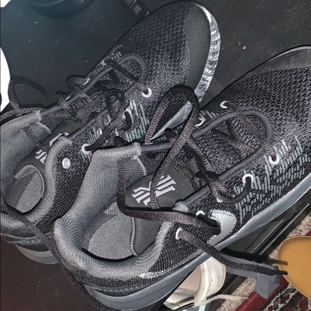 Nike basketball shoes Size 6
